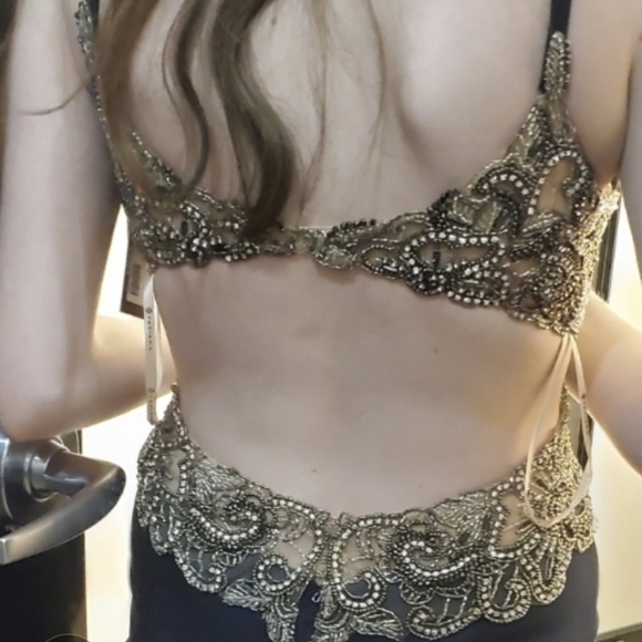 Gown - Picture 4 of 5